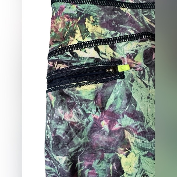 Lululemon Run: Top Speed Crop Size 2 - Picture 3 of 9